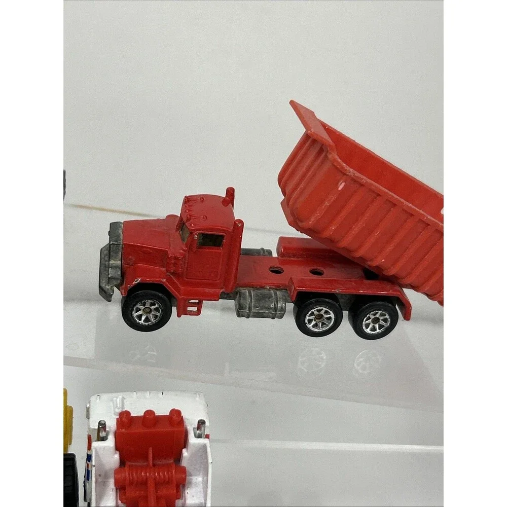 Vtg Hot Wheels Construction Lot Peterbilt Dump Cement Tow Truck Front Loader